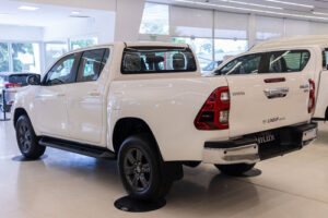 Toyota Hilux 4x4 Srv 2.8 Tdi 6mt 2024 - Imagen 8