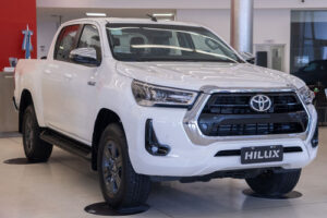 Toyota Hilux 4x4 Srv 2.8 Tdi 6mt 2024 - Imagen 3