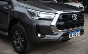 Toyota Hilux 4x4 Dc Srv 2.8 Tdi 6 At - Imagen 8