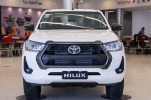 Alternative view of Toyota Hilux 4x4 Dc Sr 6 At 2025