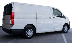 Alternative view of Toyota Hiace 2.8 Tdi Furgón 6at L2h2 3a 5p